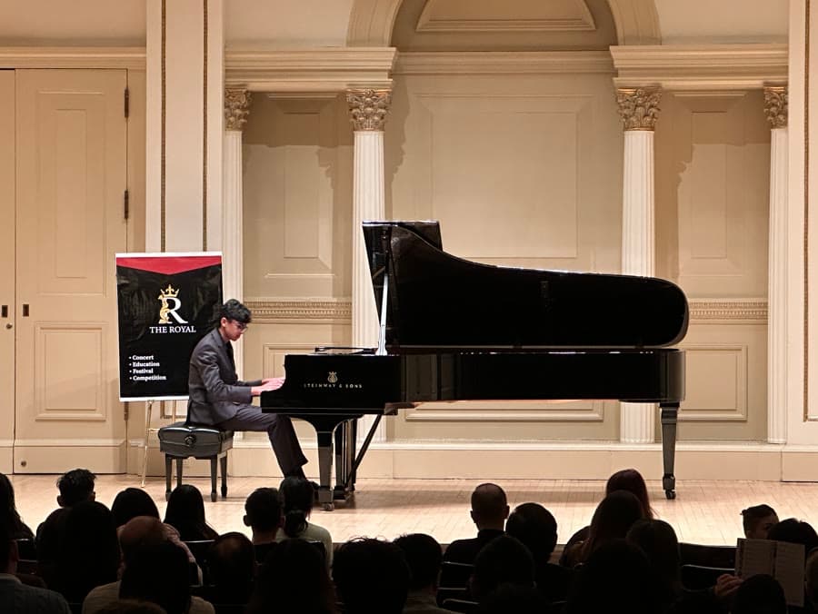 Arjan performing on a Steinway at Carnegie Hall